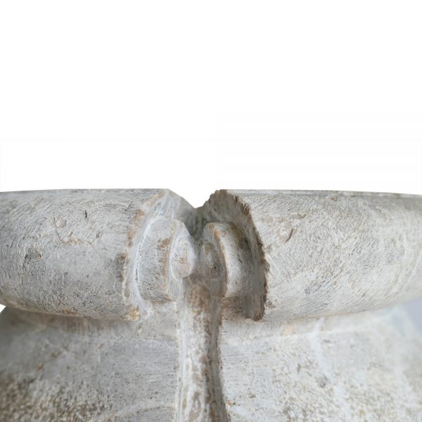 dettaglio vaso in pietra da esterno
